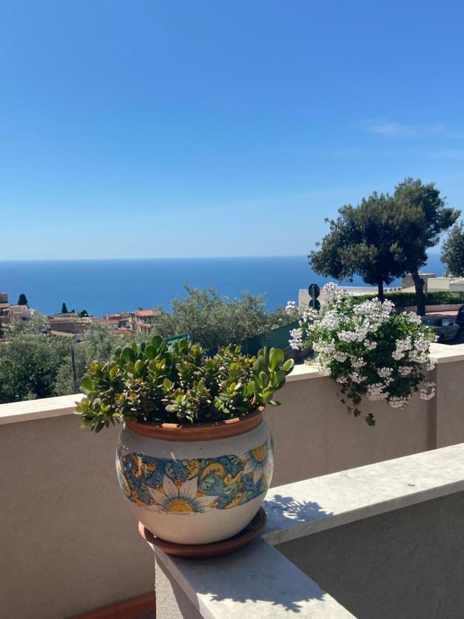 Villa Centaurea Apartment With Private Parking タオルミーナ エクステリア 写真