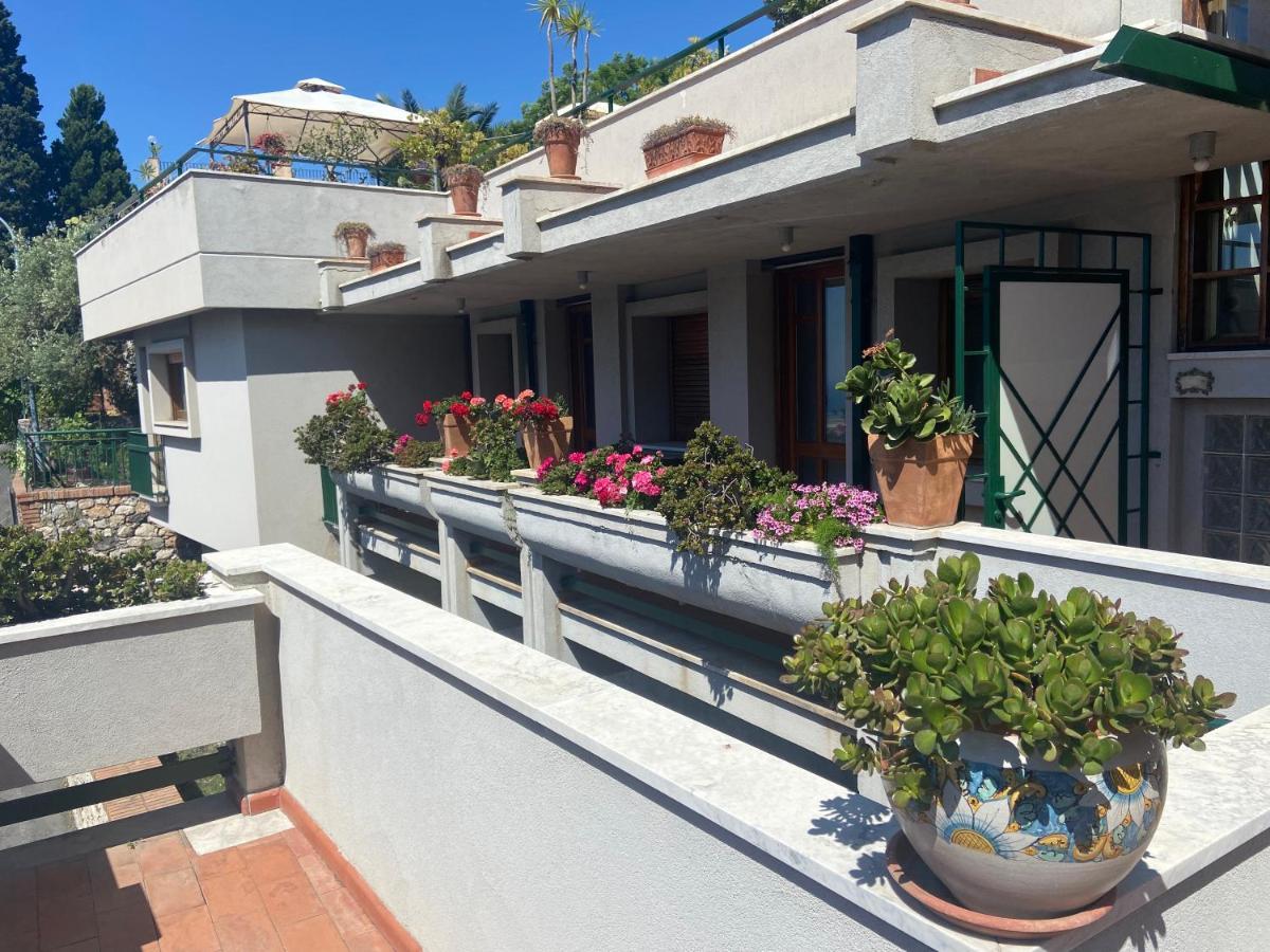 Villa Centaurea Apartment With Private Parking タオルミーナ エクステリア 写真