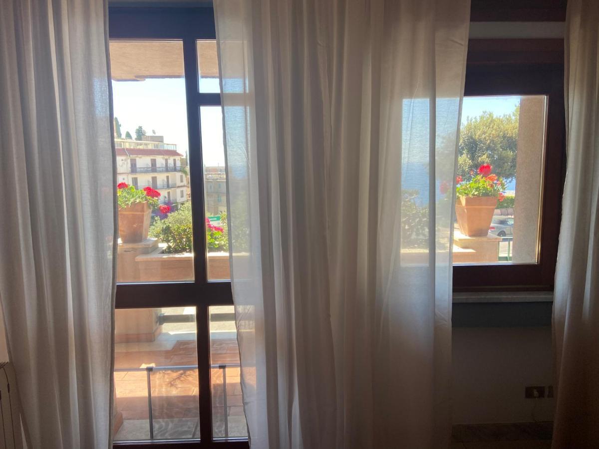 Villa Centaurea Apartment With Private Parking タオルミーナ エクステリア 写真