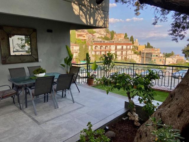 Villa Centaurea Apartment With Private Parking タオルミーナ エクステリア 写真
